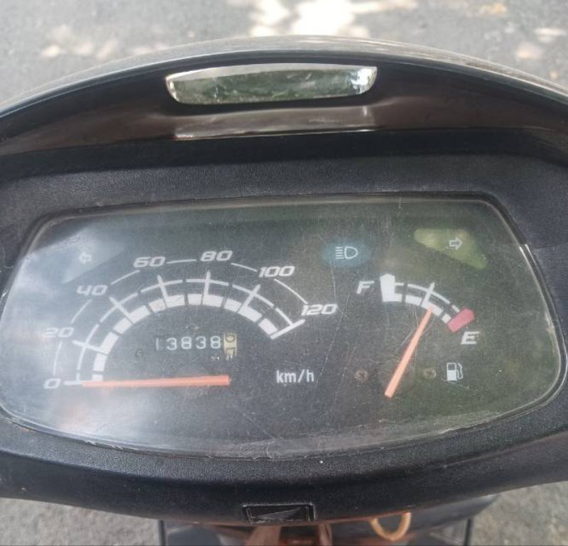 出售一辆五羊本田-100踏板摩托车，发动机声音小蜜蜂，提速小飞机，省油耐造，目前（第 4 张）