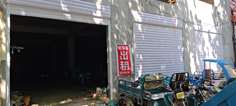 临街优质门市 【火热招租】
 本商铺地处鸡泽县会盟南大街【老交警队斜对面】紧邻【（第 2 张）