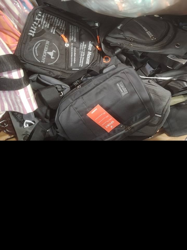 高价收购书包积压品，货底子，不结手工费的，样子包，成批散货都要，微信同步，（第 2 张）