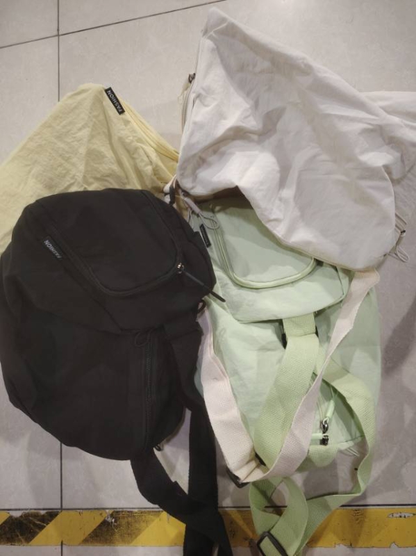 高价收购书包积压品，货底子，不结手工费的，样子包，成批散货都要，微信同步，（第 4 张）