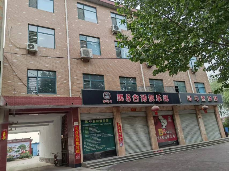 临街旺铺+院子整体出租
       临街商铺五间四层楼房加院子整体出租，交通便（第 4 张）