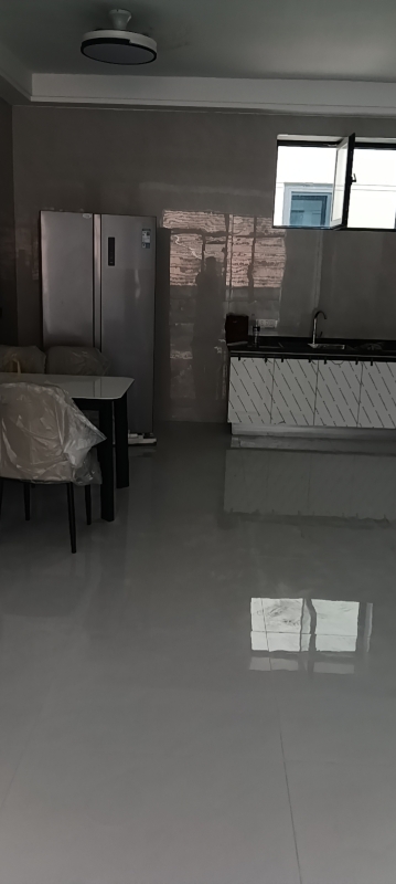 自建房，一梯两户，首次出租二层，三层，高配置，拎包入住，向阳户型。具体位置，滨河（第 3 张）