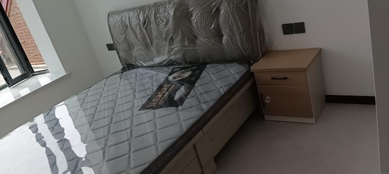 自建房，一梯两户，首次出租二层，三层，高配置，拎包入住，向阳户型。具体位置，滨河（第 4 张）