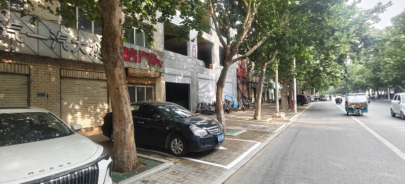 临街优质门市 【火热招租】
 
本商铺地处鸡泽县会盟南大街【老交警队斜对面】紧邻（第 1 张）