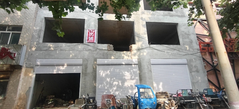 临街优质门市 【火热招租】
 
本商铺地处鸡泽县会盟南大街【老交警队斜对面】紧邻（第 2 张）