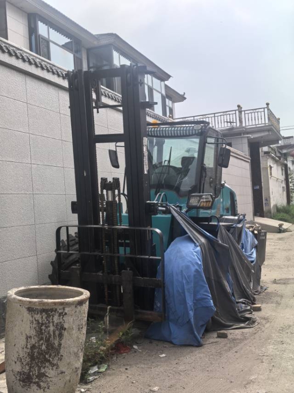 2025年6月份购置只使用了2个月

配置清单：
5吨国标四驱越野叉车：云内41（第 2 张）