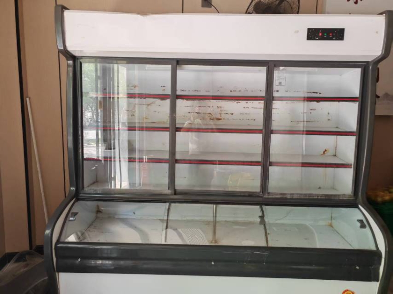 个人出售几个冷藏展示柜，玻璃推拉门，有78成新，价格便宜，有想要的朋友加微信或电（第 1 张）
