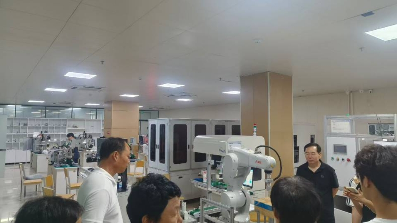 智能制造就业基地
欢迎全国各地有志青年，齐聚邯郸学真技术！ 
✅ 电气自动化专业（第 3 张）