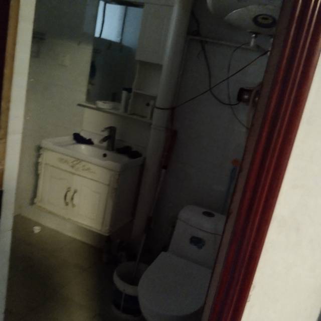 名关二实附近，职教村二号楼出租，四楼，有简单家具，空调，燃气灶，热水器，厨卫，电（第 1 张）