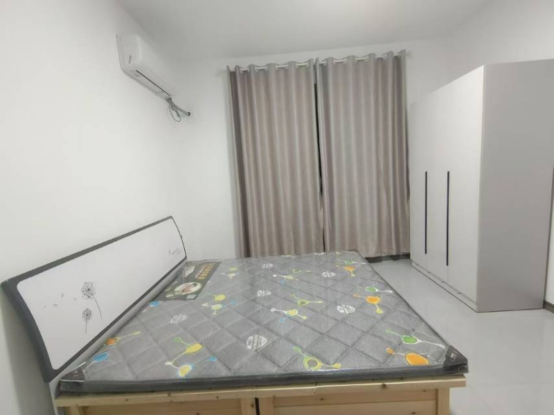 青年街附近三室两厅两卫，新装修，停车方便，拎包入住，（第 3 张）