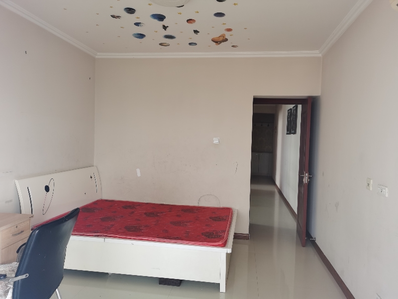 出售房屋，个人出售，中介勿扰。精装修，家电齐全，两个空调，两张床，电视柜，沙发，（第 3 张）