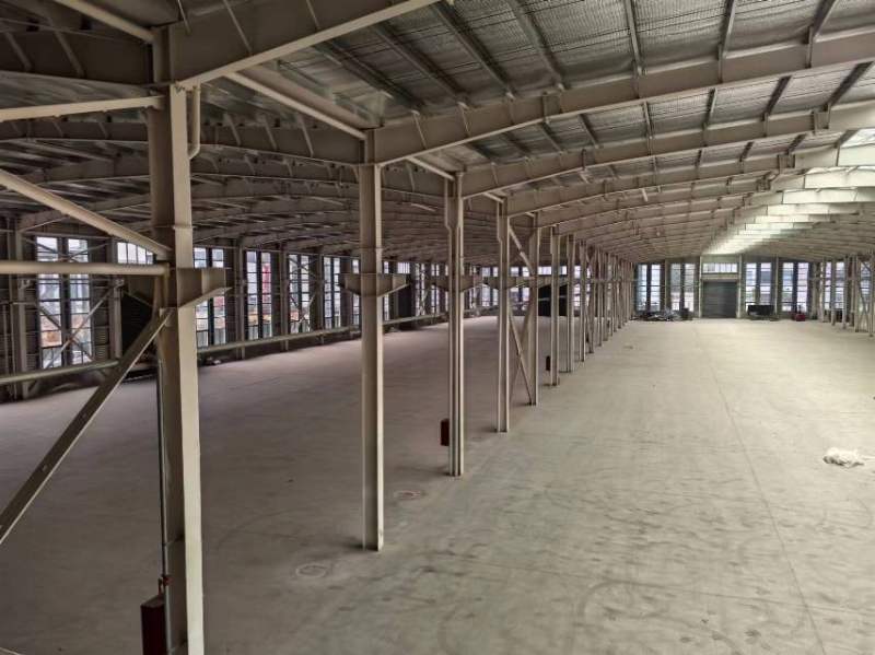好消息！好消息！厂房出租了！
1、新建的大型厂房，7000平左右  有办公楼  （第 1 张）