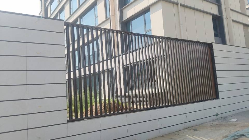 小马喷漆专注喷漆各种机器设备户外设备小区门头铁艺各种造型入户门室内门窗多年喷漆经（第 9 张）