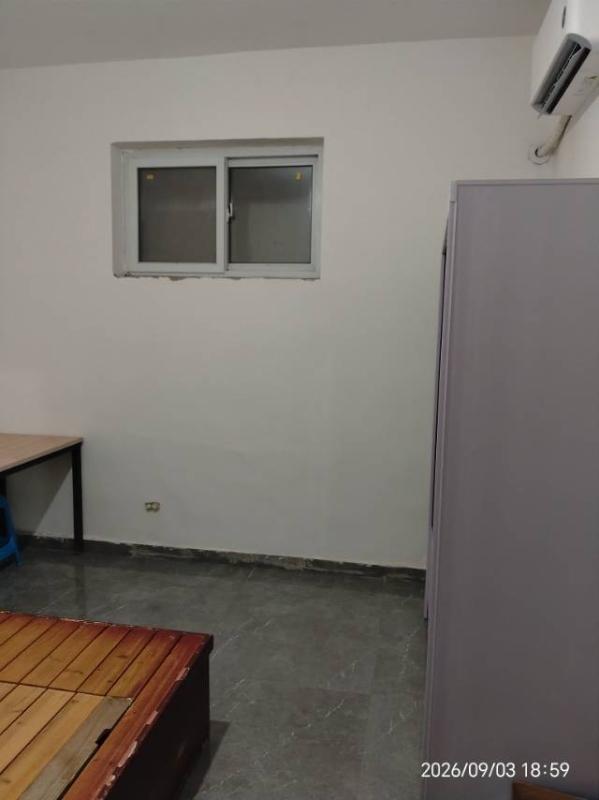 出租：建设街北自建房 三室一厅，水，电齐全，家具家电 空调，天燃气齐全，拎包入住（第 1 张）