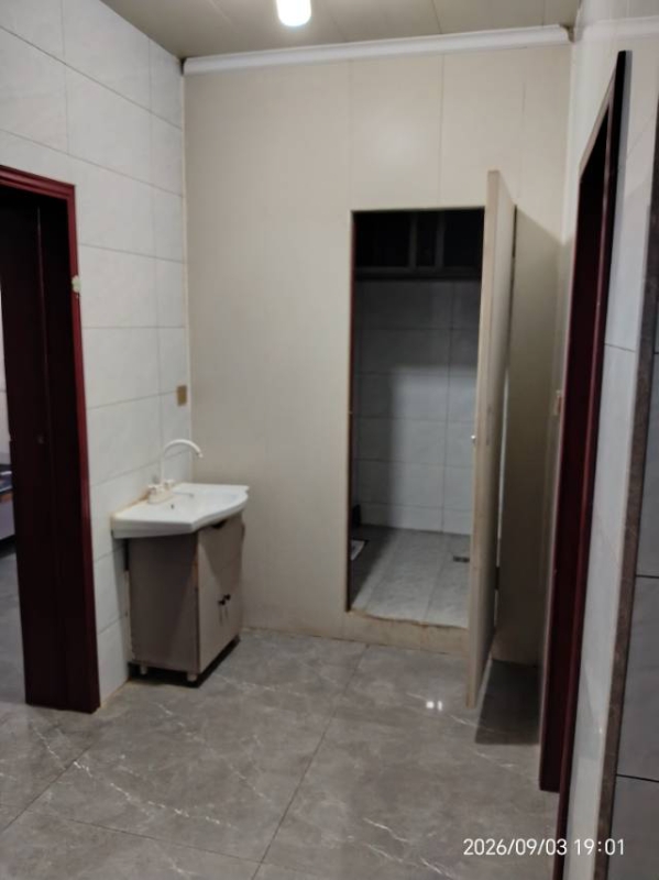 出租：建设街北自建房 三室一厅，水，电齐全，家具家电 空调，天燃气齐全，拎包入住（第 5 张）