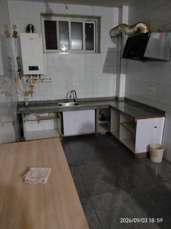 出租：建设街北自建房 三室一厅，水，电齐全，家具家电 空调，天燃气齐全，拎包入住（第 6 张）