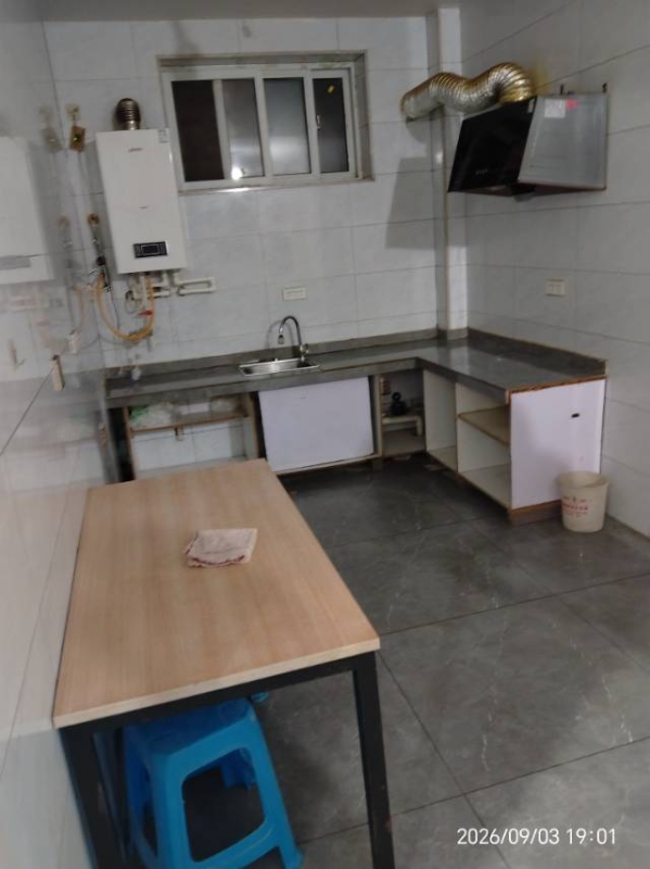 出租：建设街北自建房 三室一厅，水，电齐全，家具家电 空调，天燃气齐全，拎包入住（第 7 张）