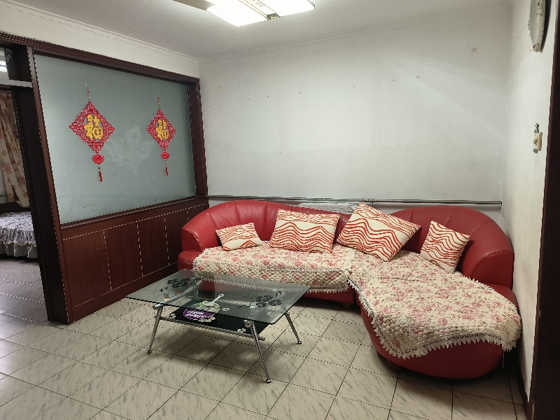 【物资局家属院】三楼、三楼、三楼、整租出租，三室一厅一卫。南北通透，采光好！
周（第 1 张）