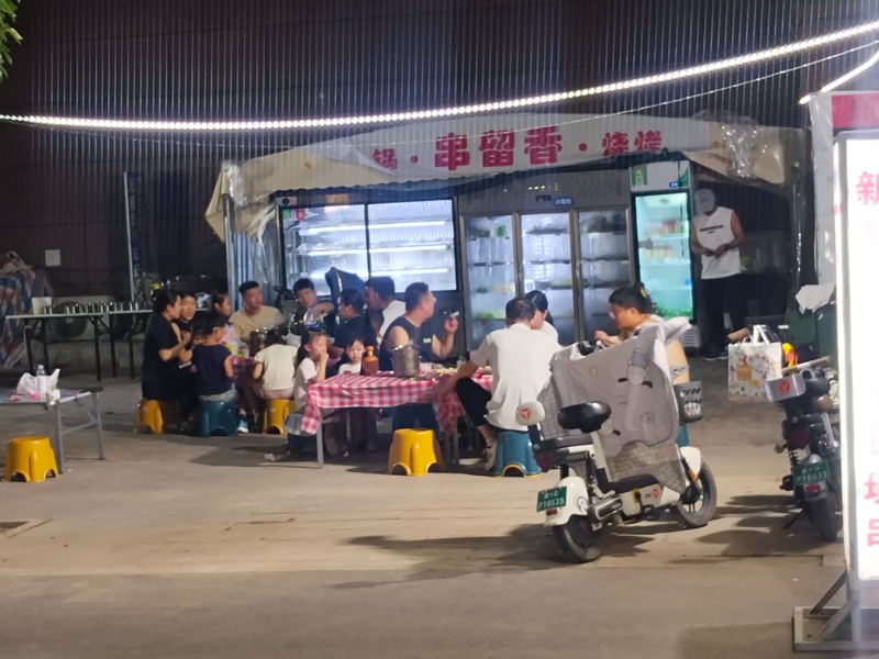 🔥地摊火锅·烧烤涮整体转让🔥

盛世学府西侧，整体带技术转让，有固定客源。附（第 4 张）