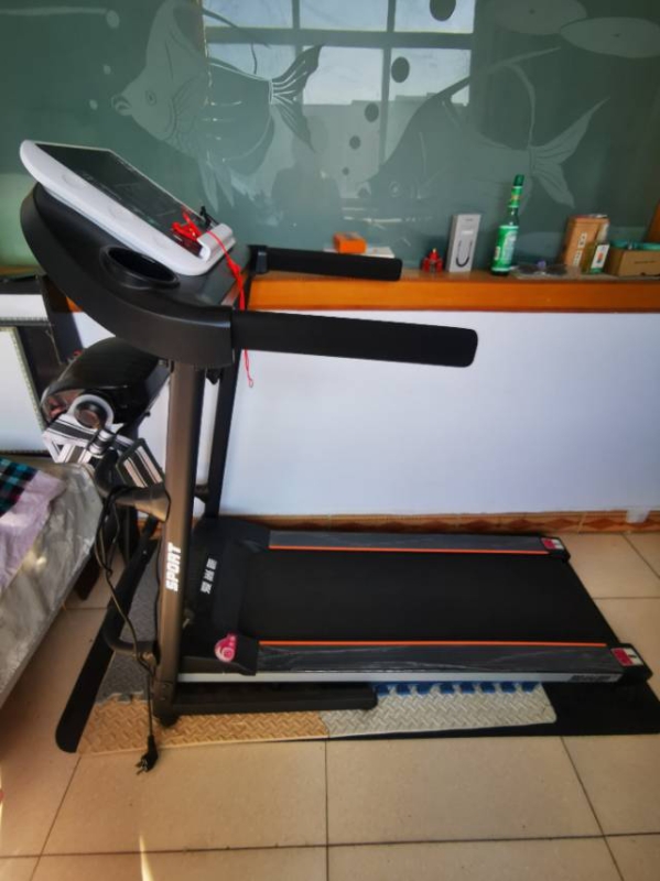 跑步机，带按摩器，带蓝牙音乐，可作仰卧起坐，没怎么用，600元，有意联系

​（第 1 张）