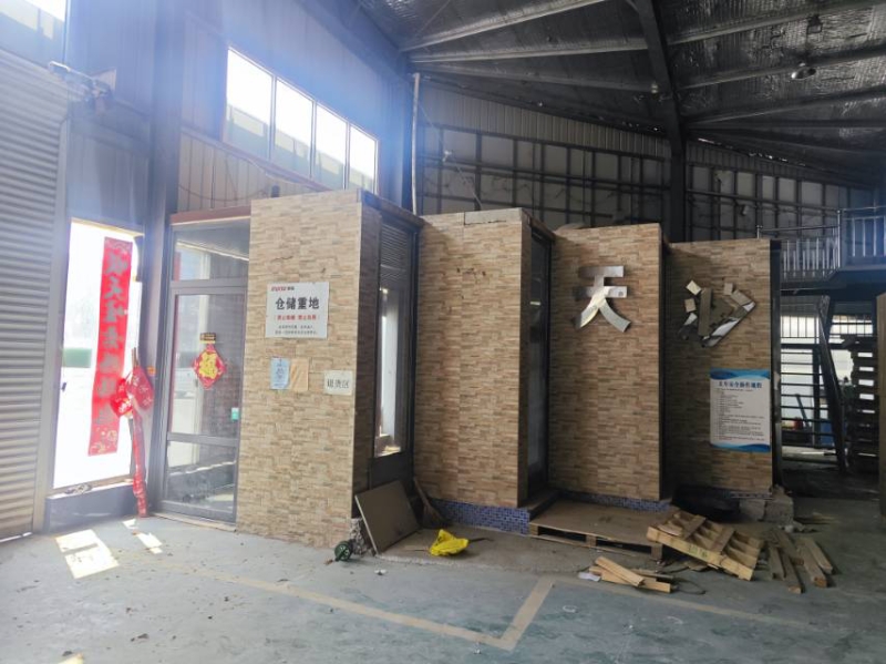 107国道与迎宾大道交口南行200米路西，交通便利，适合展厅，仓储，物流等（第 3 张）