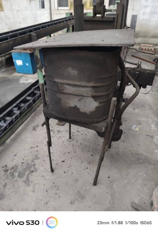 出售一台压勾机器  做地脚用 七字地脚 7.0电机 插电通油路即用   带砂轮机（第 2 张）