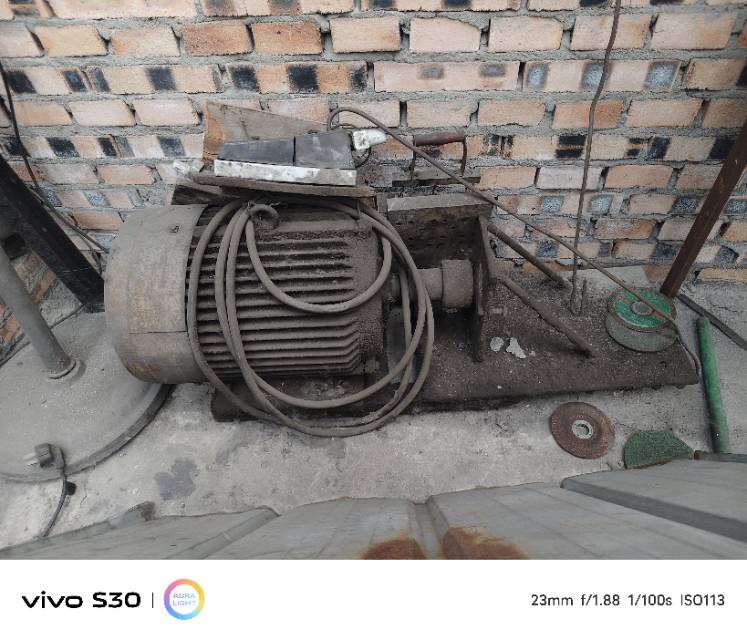 出售一台压勾机器  做地脚用 七字地脚 7.0电机 插电通油路即用   带砂轮机（第 4 张）