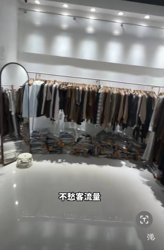 转让！邯郸浙江商贸城2楼女装铺 位置超好！邻电梯大通道，客流量真的很大，今年刚装（第 1 张）