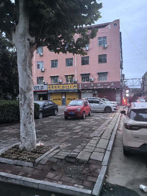 旺铺招租：永年一中对过门市出租，面积100平米，租金2万8千，门前有大面积便道可（第 4 张）