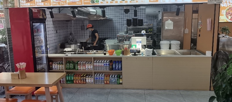 因个人原因，产业城小吃街板面店装让，目前正常营业中，盈利状态，可以来店观察咨询。（第 2 张）