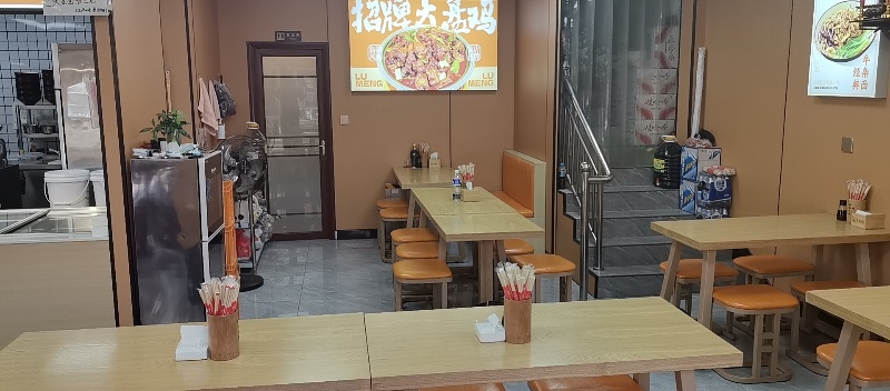 因个人原因，产业城小吃街板面店装让，目前正常营业中，盈利状态，可以来店观察咨询。（第 4 张）
