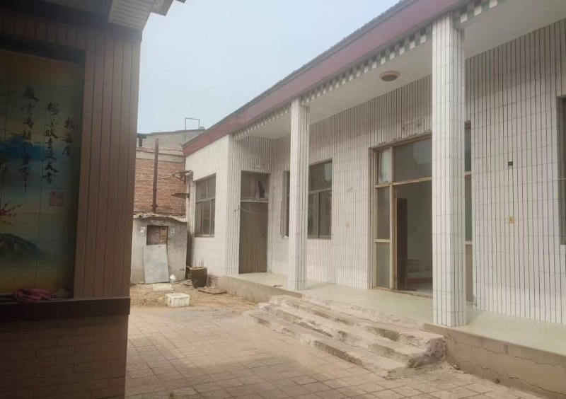 出租小院.五大间.办公.居住都适合.
年租8400☎️（第 2 张）