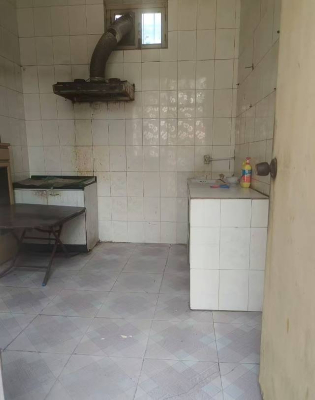 出租小院.五大间.办公.居住都适合.
年租8400☎️（第 1 张）