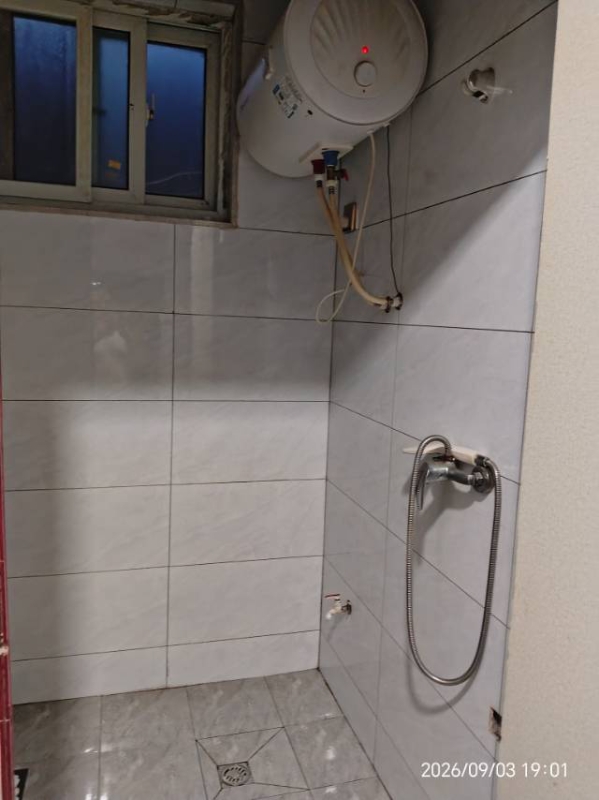 出租：建设街北自建房 三室一厅，水，电齐全，家具家电 空调，天燃气齐全，拎包入住（第 3 张）