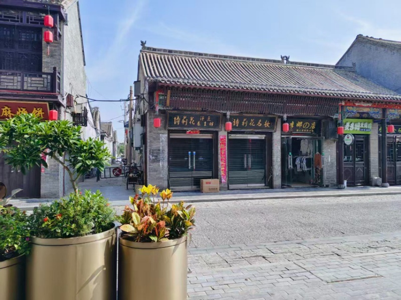 出租太极商城对面黄金商铺100平，三间大门面，水电齐全，广府古城中心位置，随时看（第 1 张）