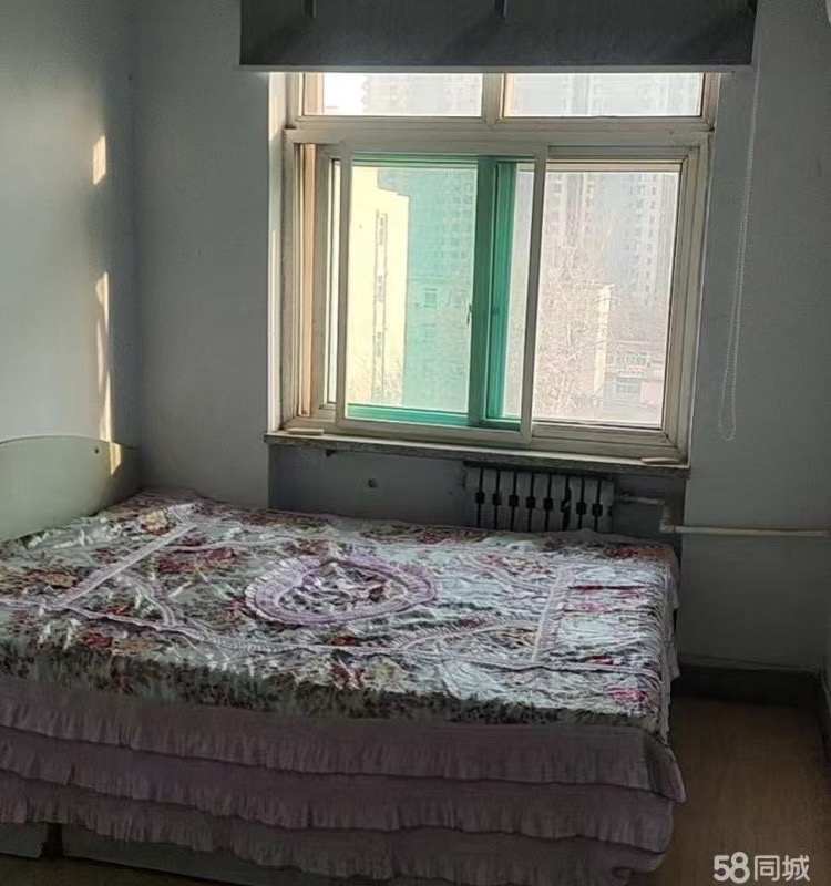 三室一厅，简装，室内干净，家具家电。院内有幼儿园，小学，附近有超市，医院，复兴商（第 1 张）