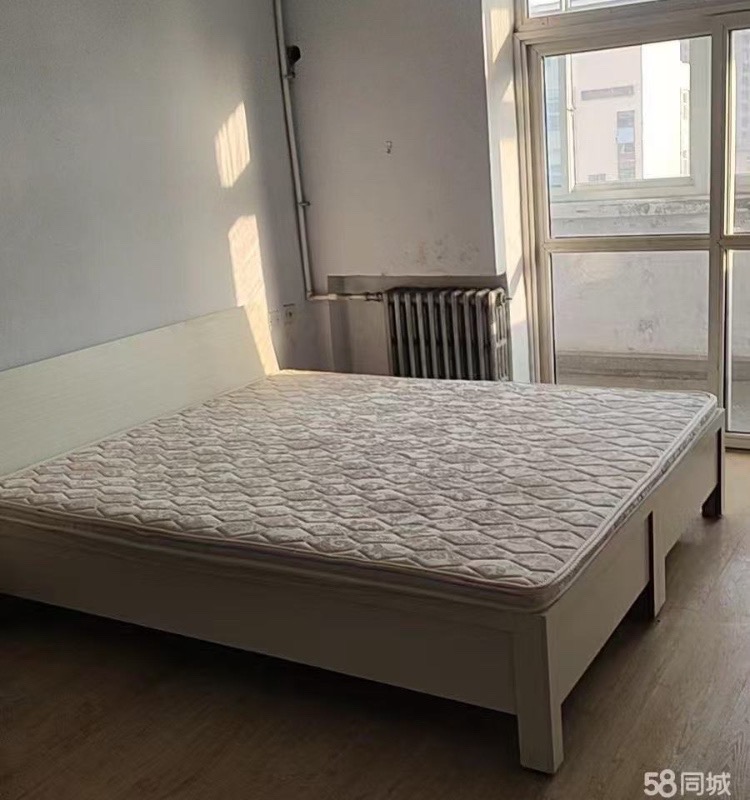 三室一厅，简装，室内干净，家具家电。院内有幼儿园，小学，附近有超市，医院，复兴商（第 4 张）