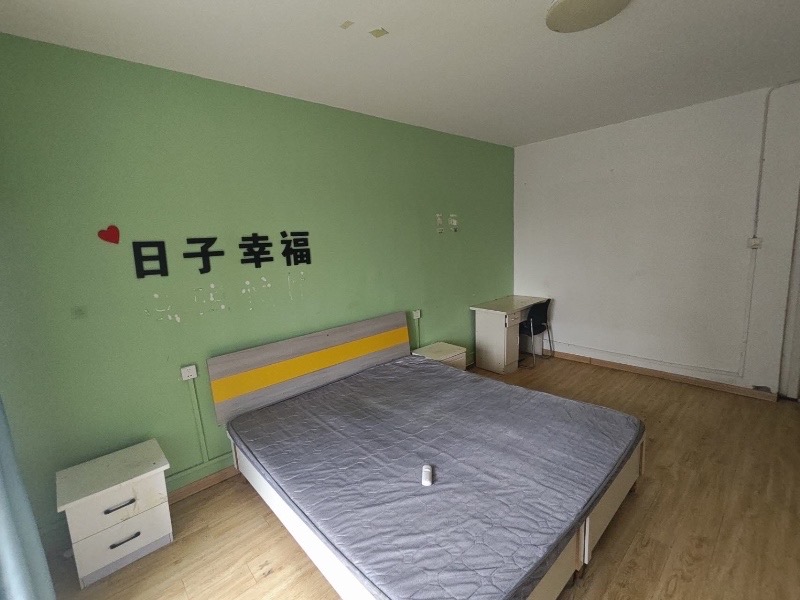 美乐城附近房间空间宽敞，带全景落地窗，采光通透，视野很棒，室内配套齐全：1.8米（第 3 张）