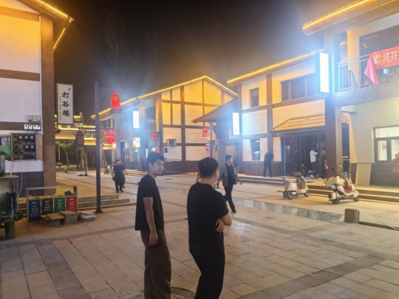 🔥凤鸣夜市步行街摊位招租｜双节来袭！
国庆中秋双节同庆，街区将举办大型文艺表演（第 1 张）