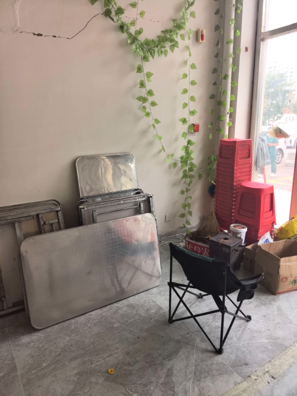 门市出租
科贸城对面荣盛江南锦苑底商门市上下层共173平米（第 2 张）