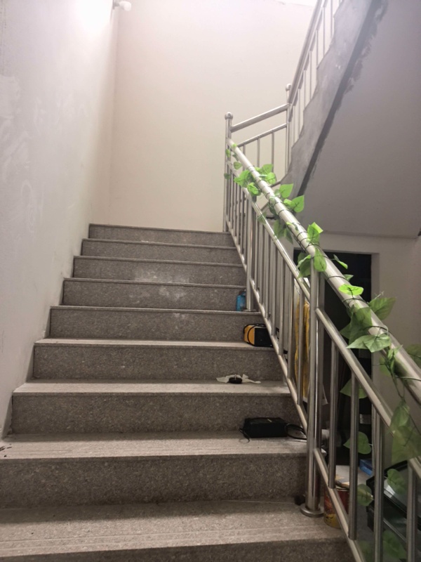 门市出租
科贸城对面荣盛江南锦苑底商门市上下层共173平米（第 6 张）
