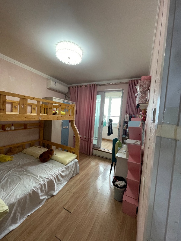 锦江花园小区单元房25层114平米，三室一厅，家具家电等生活用品齐全，拎包入住（第 1 张）