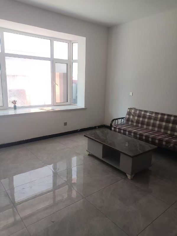 房屋出租
东关东菜市场红绿灯北东方城小区对面东城小学附近自建房三室两厅
 有简单（第 3 张）