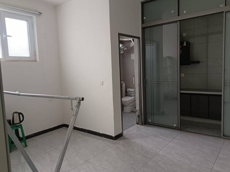 华耀城附近南堡崔村，自建房2层一室一厅一厨一卫，有空调热水器，可做饭（第 2 张）