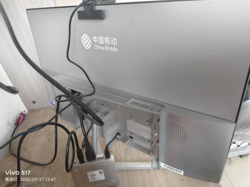 闲置移动云电脑全套，本地自提，现场试机，标价150元。屏幕易碎不邮寄。
备注机子（第 5 张）