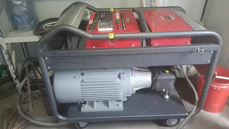 出售一台大型洗油灌设备380V，500公斤压力.买了就用了一次原价12000元现（第 2 张）