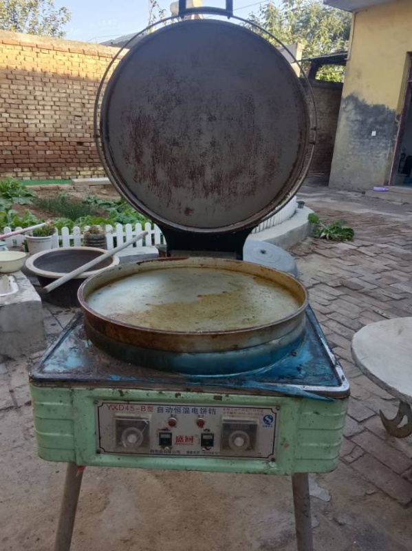 自动恒温电饼铛，上下两面随意变换，用了不到一年，八九成新，三百，有需要的联系（第 2 张）