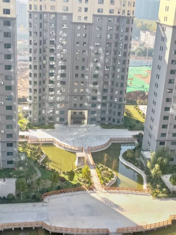 简装房，采光好，环境好 三个卧室一卫一厅一厨，交通方便，找长期租的，短期勿扰（第 2 张）