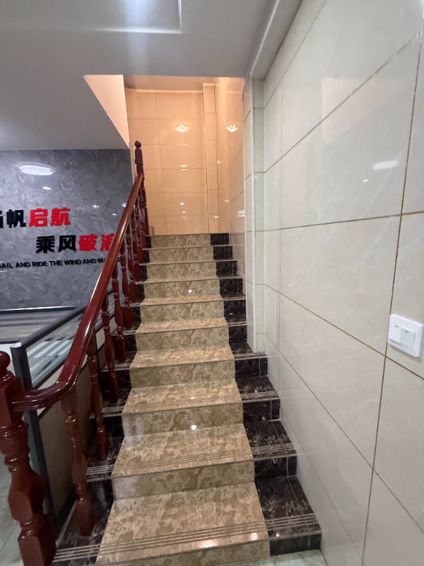 产业城东区16栋一16号出租，3层地暖，精装修，带办公家具，空调，厨房，阳面（第 6 张）