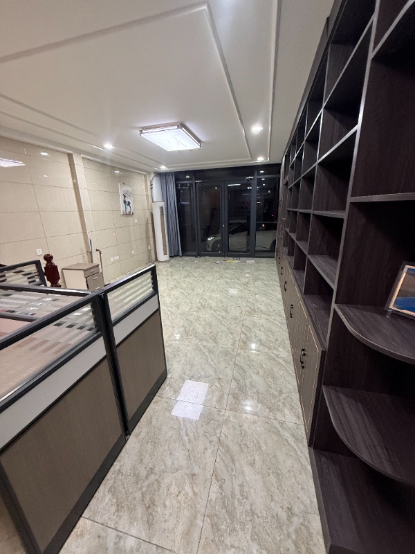 产业城东区16栋一16号出租，3层地暖，精装修，带办公家具，空调，厨房，阳面（第 9 张）
